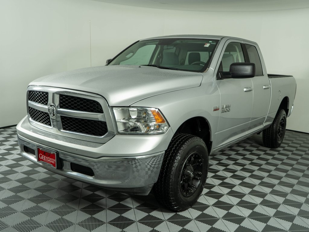 2017 Ram 1500 SLT photo 3