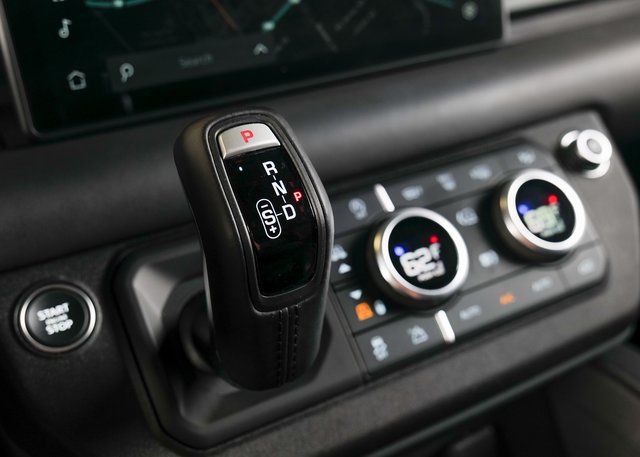 2024 Land Rover Defender 110 X-Dynamic SE photo 19