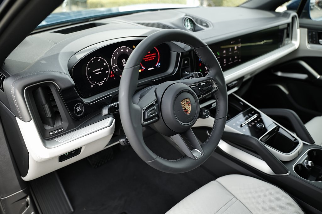 2025 Porsche Cayenne photo 4