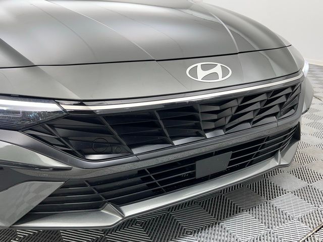 2025 Hyundai Elantra SEL Convenience photo 3