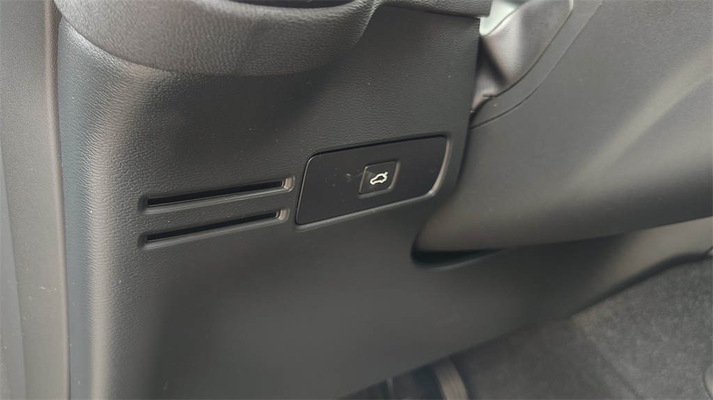 2023 Volvo C40 Recharge Plus photo 8