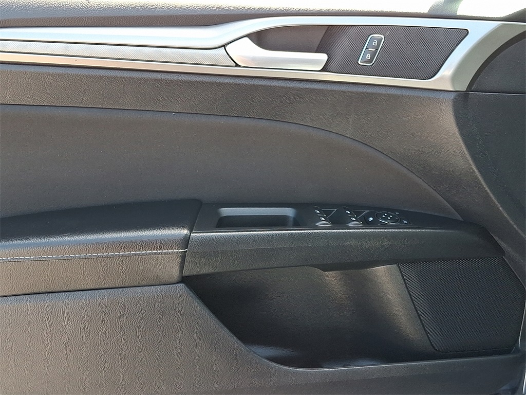 2019 Ford Fusion SE photo 11