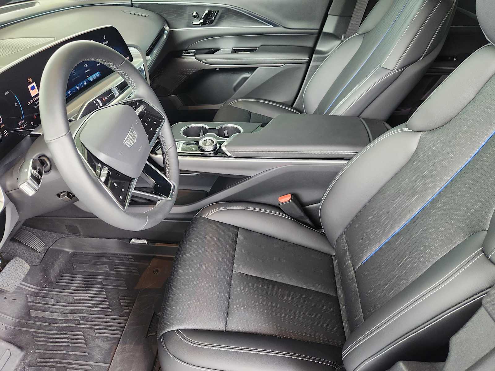 2025 Cadillac Lyriq Luxury photo 8