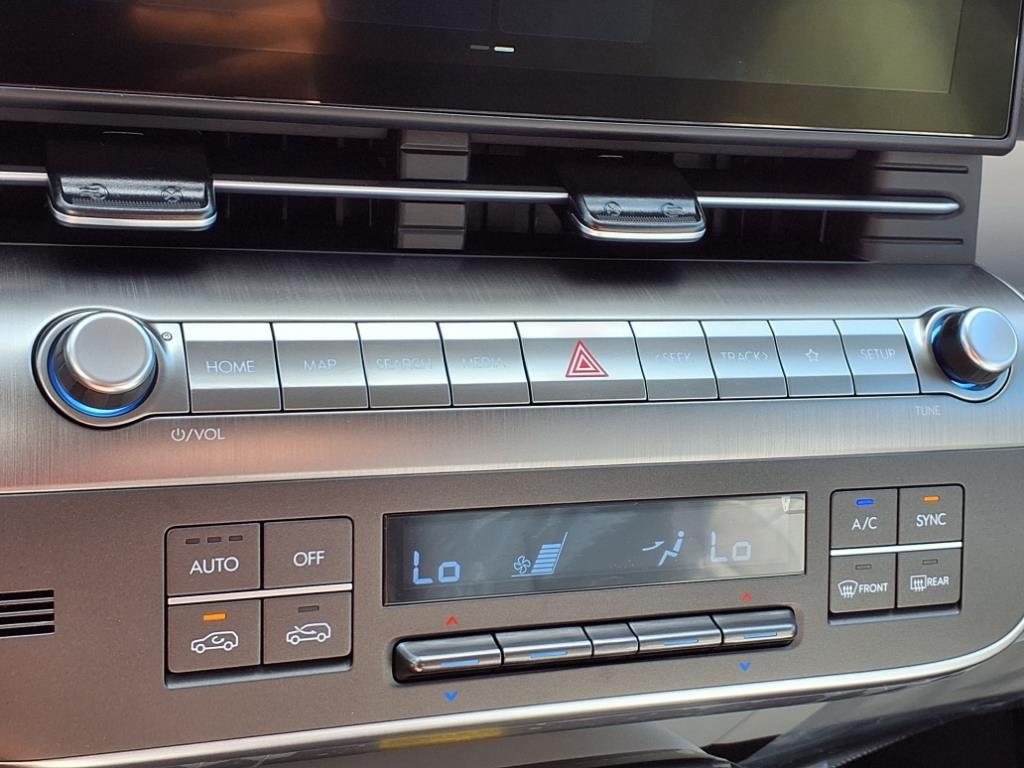 2026 Hyundai Kona SEL photo 12