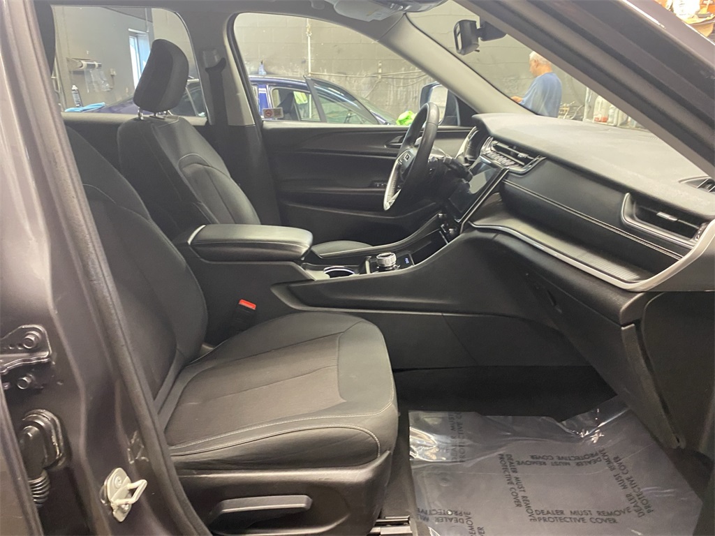 2023 Jeep Grand Cherokee Laredo photo 23