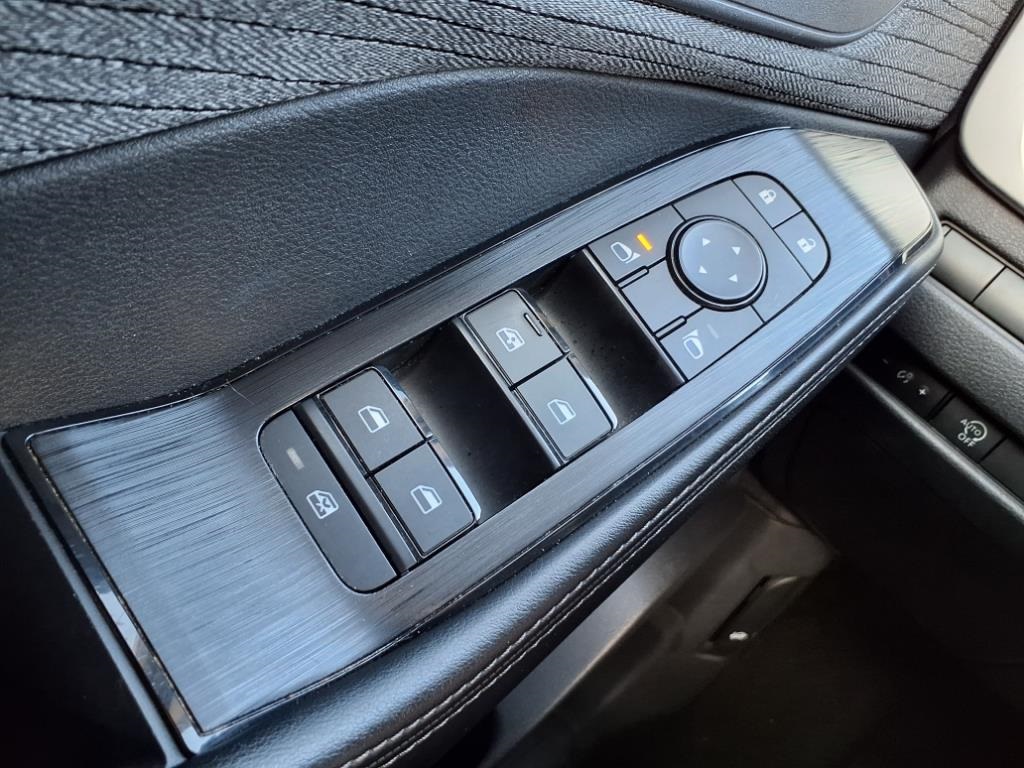 2023 Nissan Rogue SV photo 24