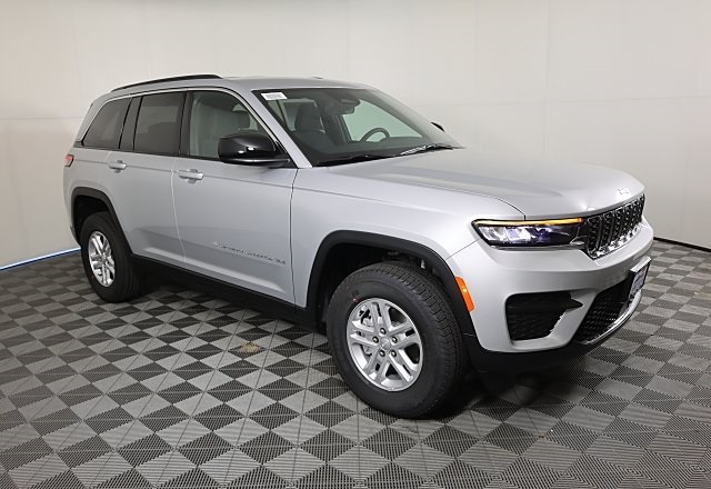 2025 Jeep Grand Cherokee Laredo Altitude photo 2