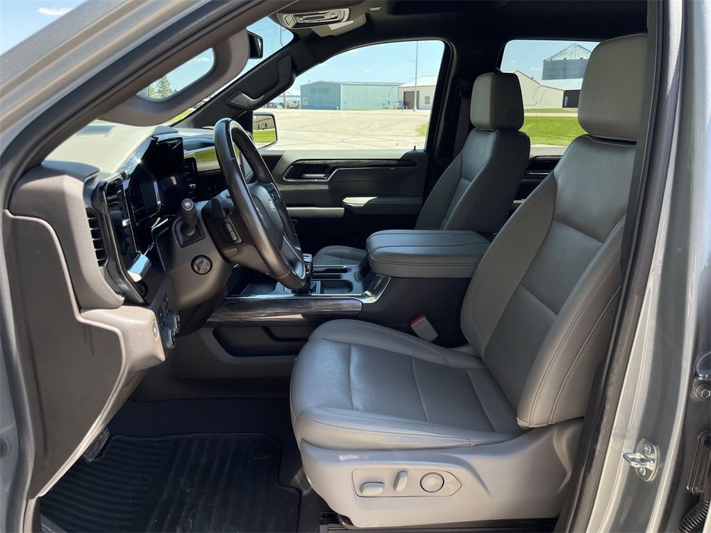 2023 Chevrolet Silverado 1500 LTZ photo 3