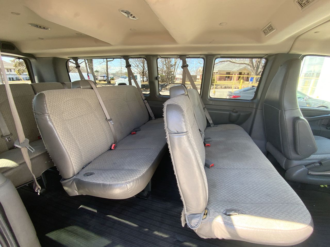 2022 Chevrolet Express Passenger 3500 photo 11