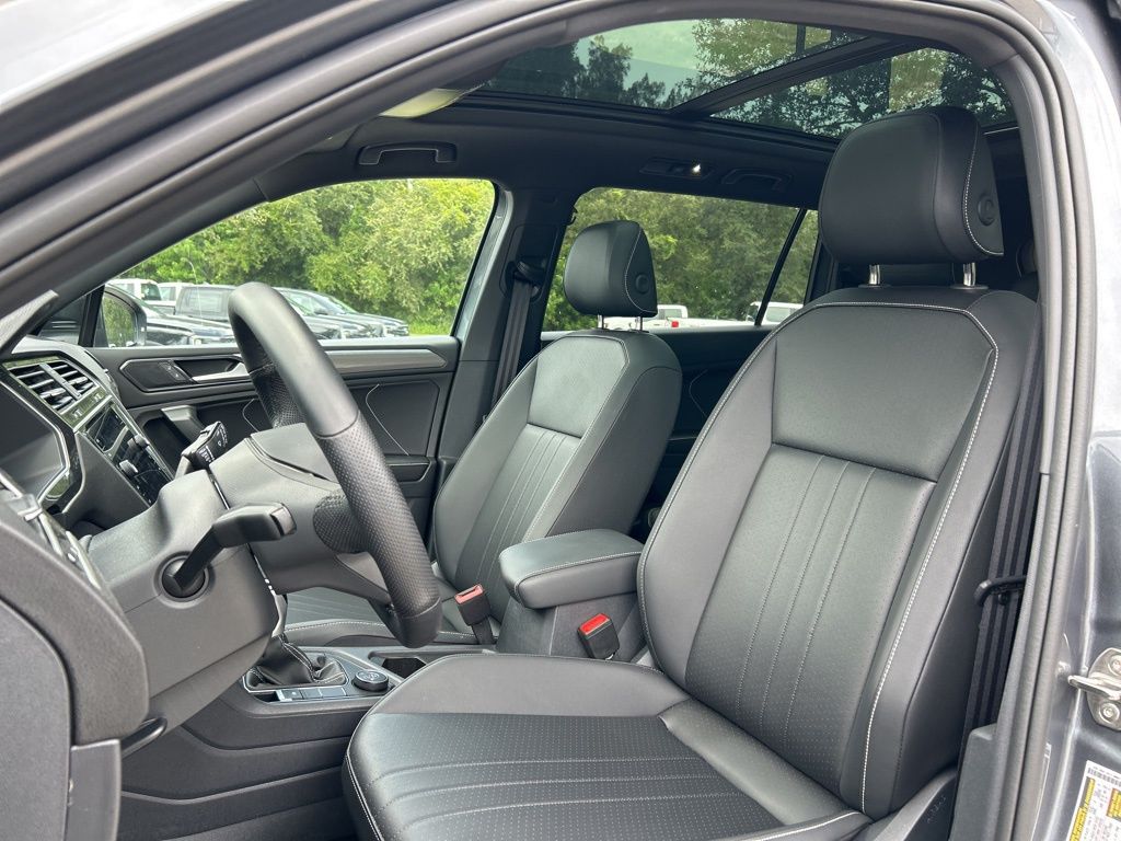 2024 Volkswagen Tiguan SE R-Line Black photo 16