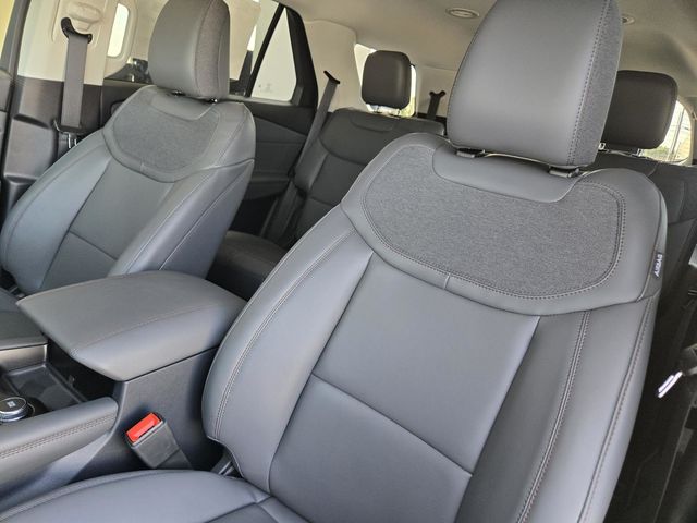 2025 Ford Explorer photo 17