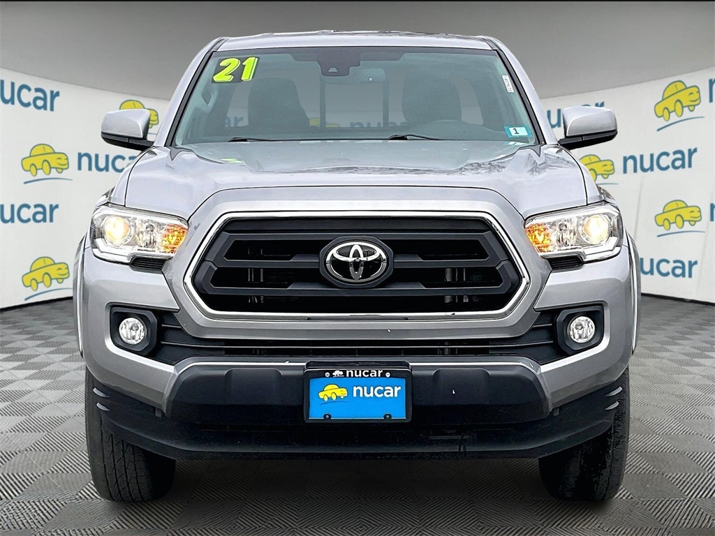 2021 Toyota Tacoma SR5 photo 2