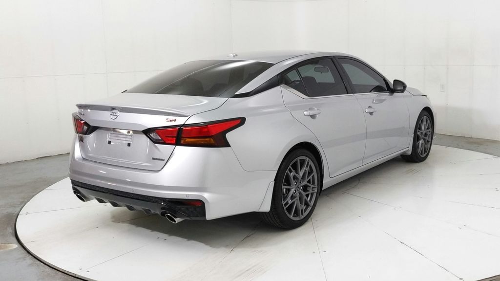 2024 Nissan Altima SR photo 5