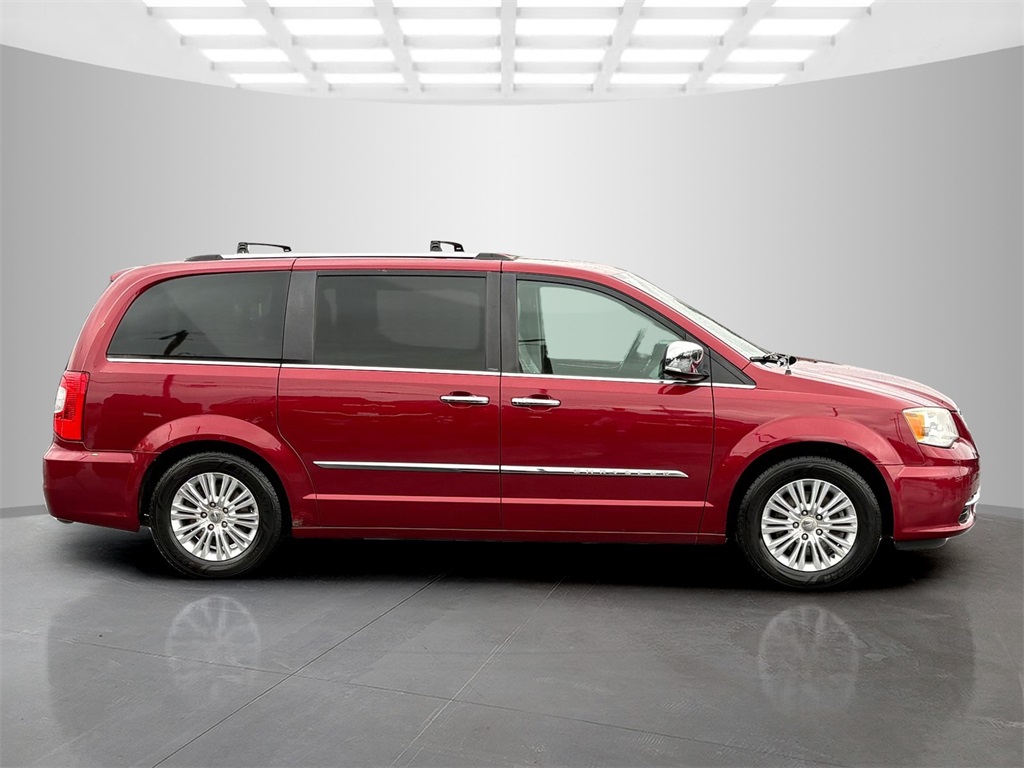 Used 2013 Chrysler Town & Country Limited with VIN 2C4RC1GG5DR727251 for sale in Shelby, OH