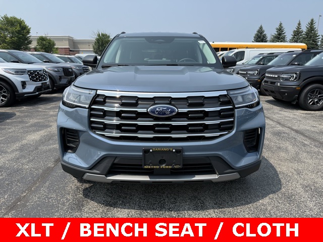 2025 Ford Explorer photo 2