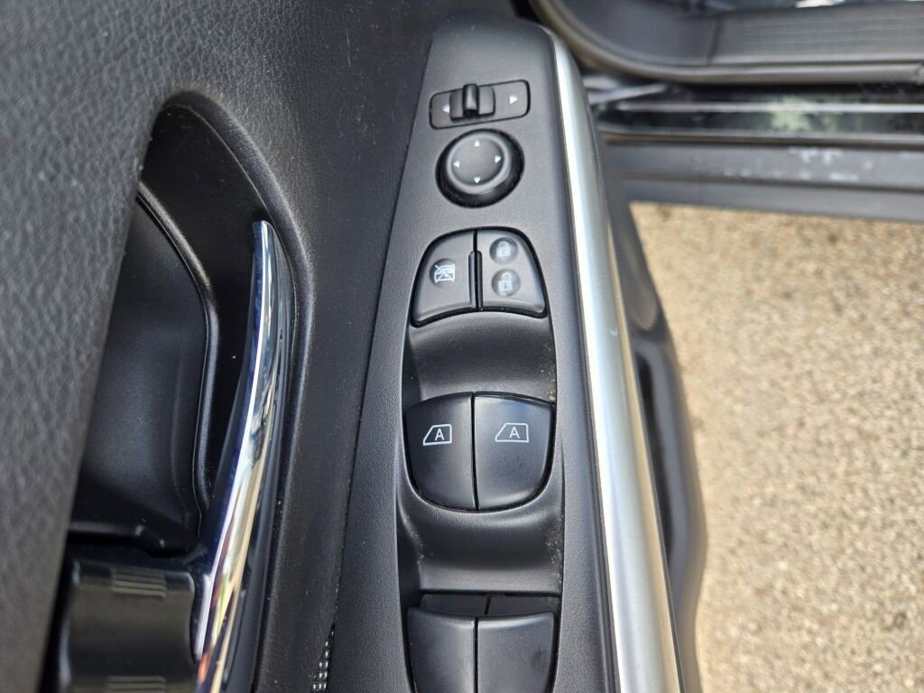 2020 Nissan Kicks SV photo 16