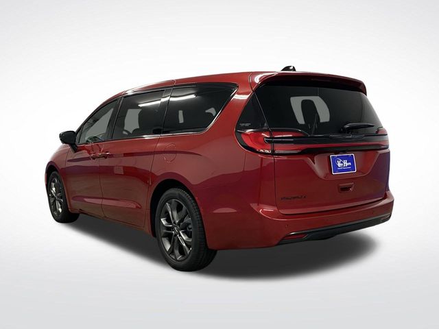 2026 Chrysler Pacifica photo 3