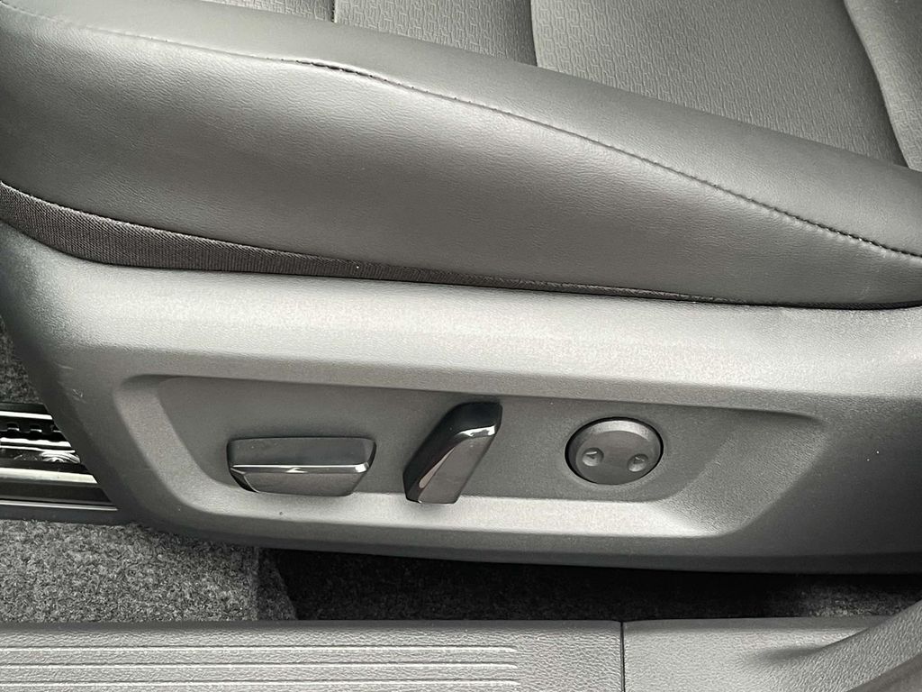2026 Nissan Rogue SV photo 11