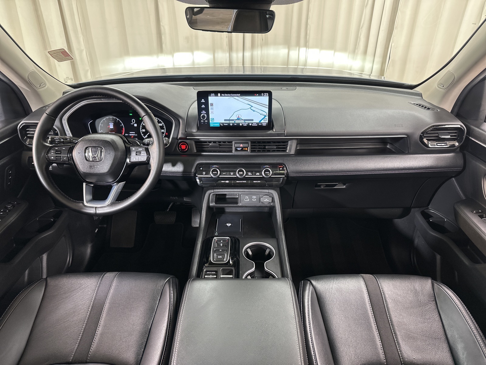 2025 Honda Pilot Touring photo 3