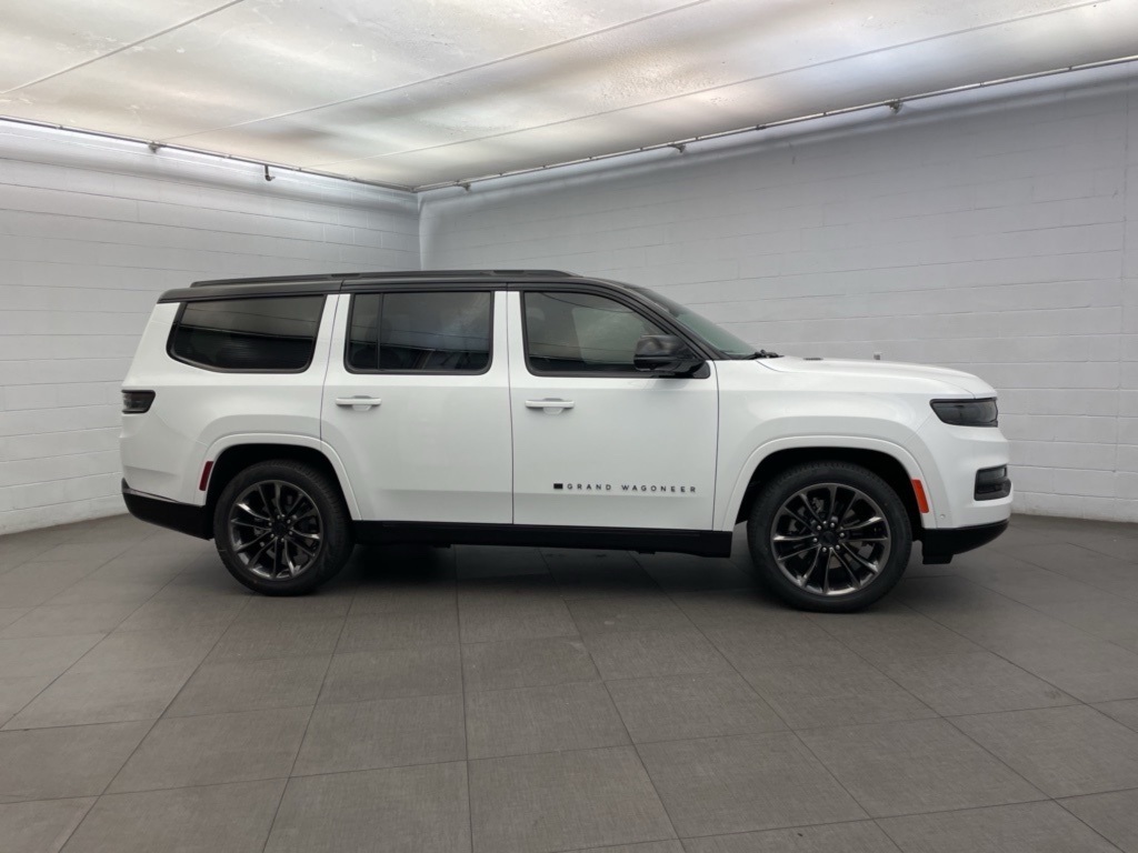 2025 Jeep Grand Wagoneer III photo 2
