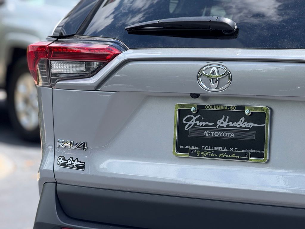 2025 Toyota RAV4 Hybrid LE photo 10