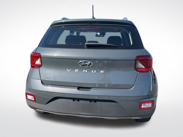 2024 Hyundai Venue SEL photo 4