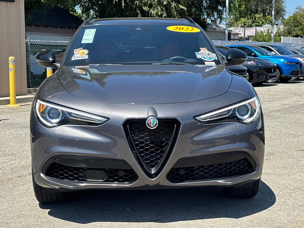 2022 Alfa Romeo Stelvio Ti photo 4