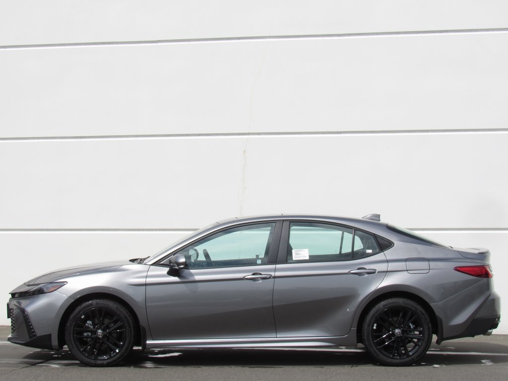 2025 Toyota Camry SE photo 4