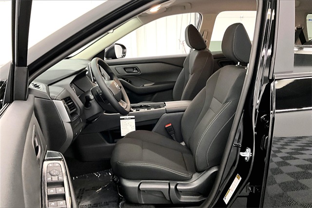 2025 Nissan Rogue S photo 9