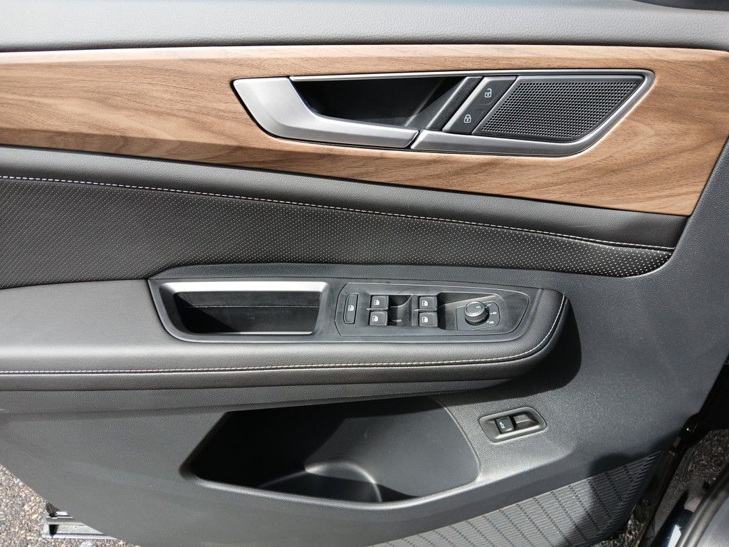 2025 Volkswagen Atlas SE Technology photo 3