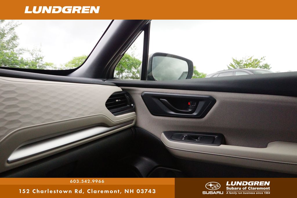 2025 Subaru Forester Base photo 17