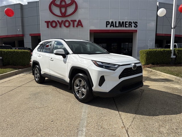 2024 Toyota RAV4 XLE's photo
