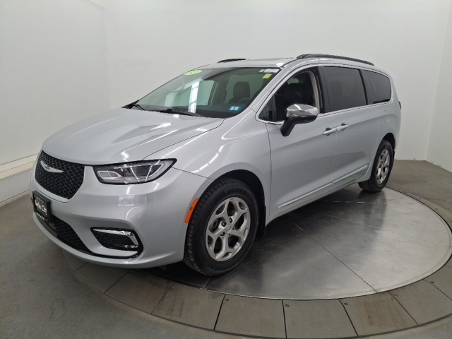 2023 Chrysler Pacifica Limited photo 3