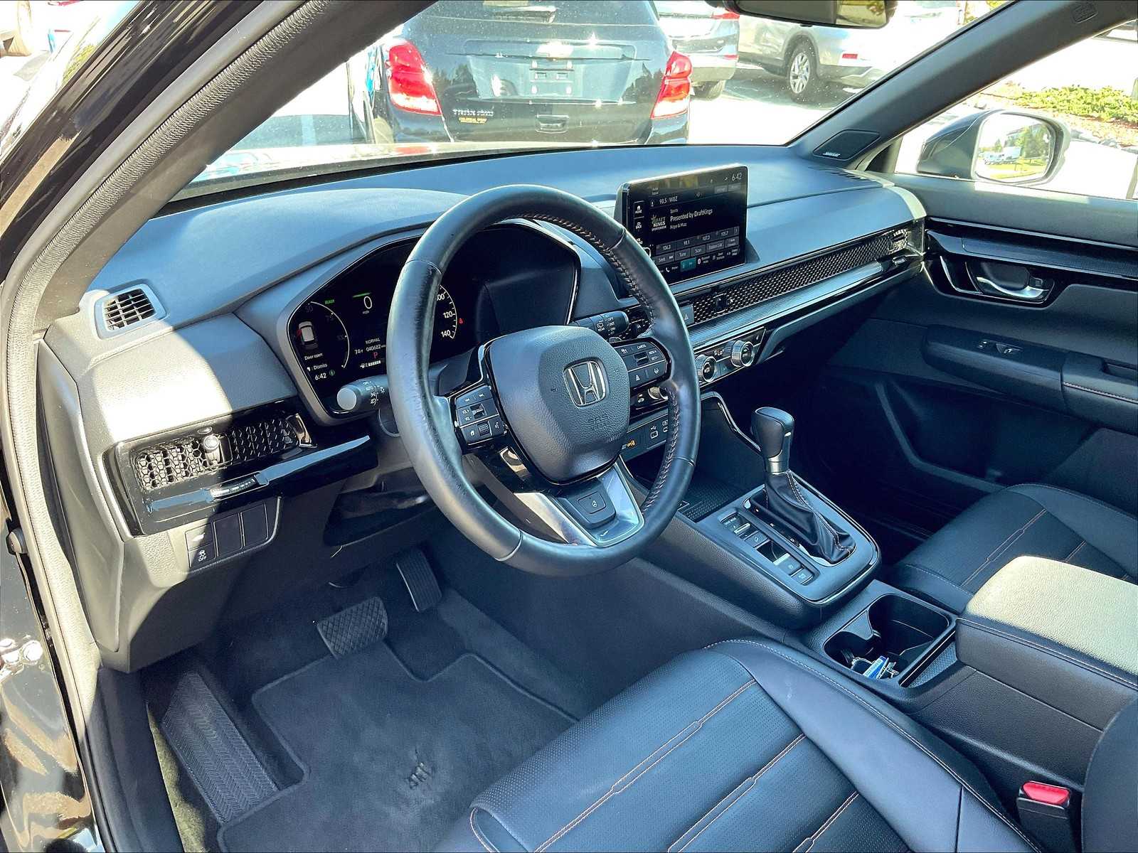 2023 Honda CR-V Hybrid Sport Touring photo 8