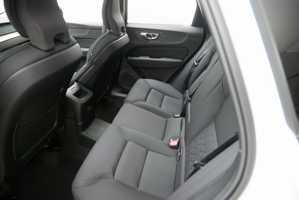 2026 VOLVO XC60 - Image 17