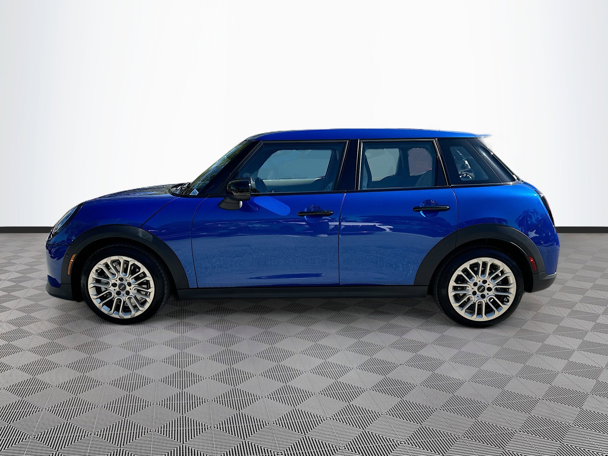 2025 Mini Cooper 4 Door Hardtop Signature photo 4