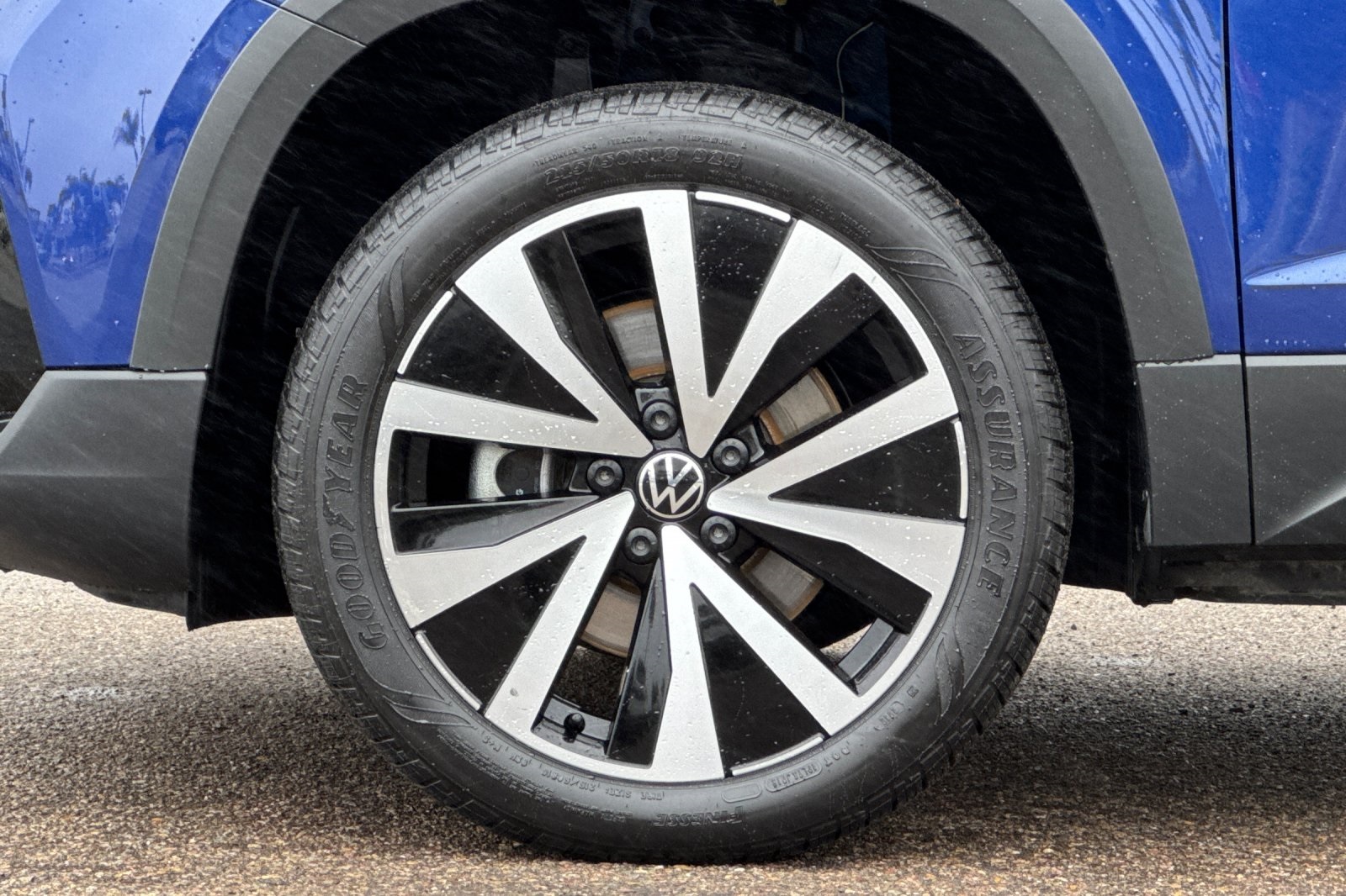 2024 Volkswagen Taos SE photo 25