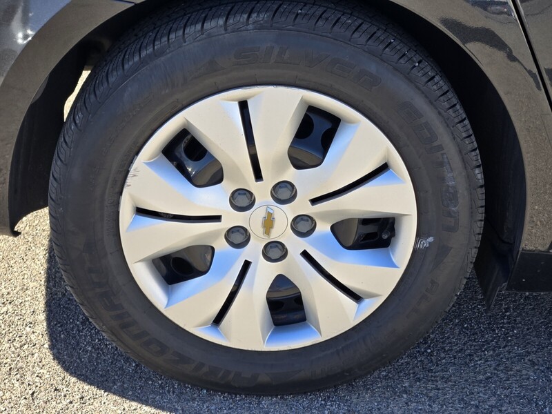 2014 Chevrolet Cruze LS photo 2