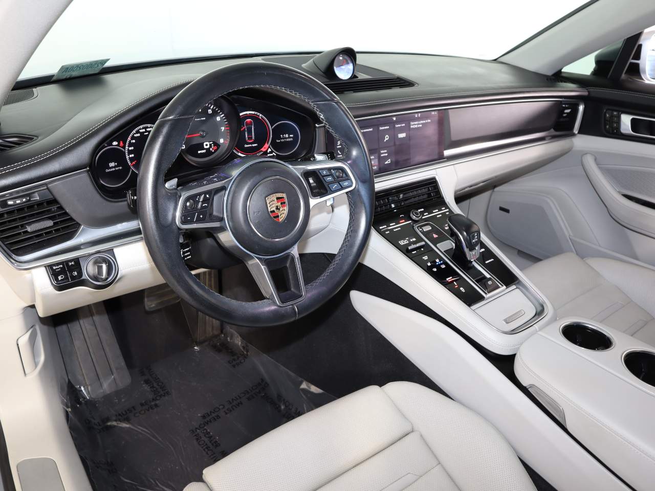 2018 Porsche Panamera Base 4 photo 4