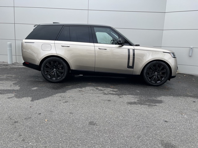 2025 Land Rover Range Rover SE photo 18