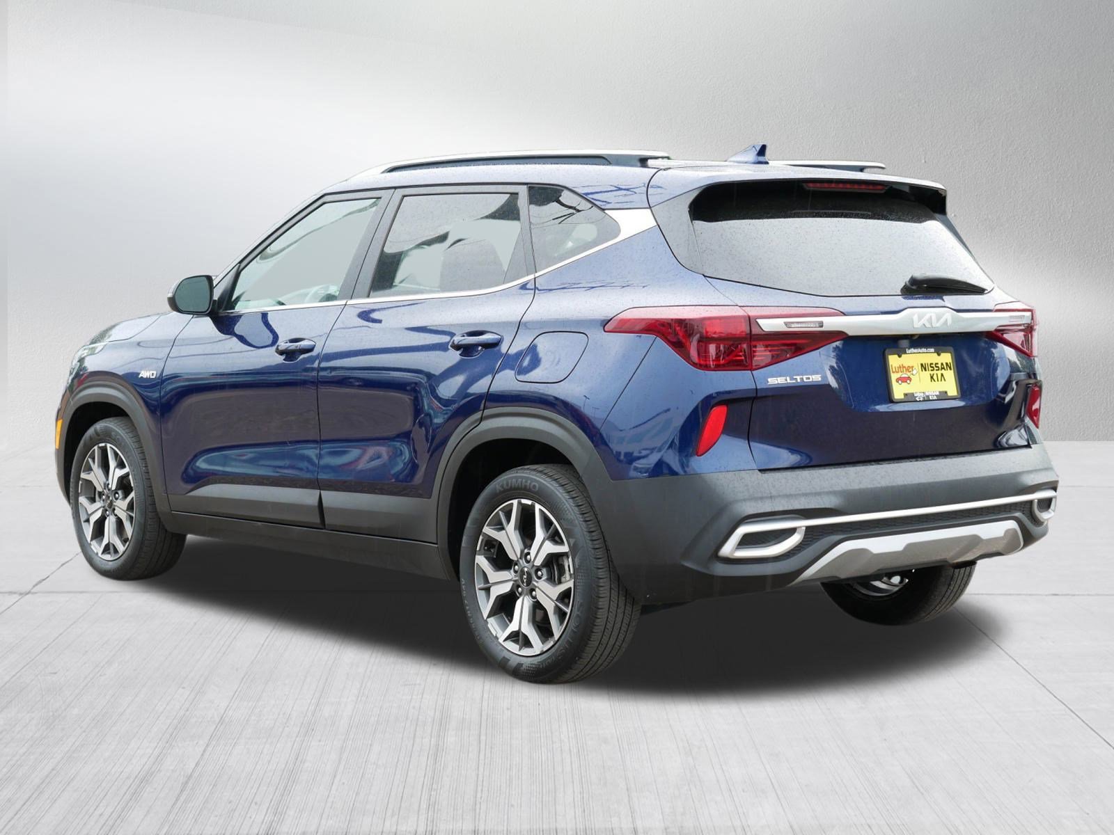 2022 Kia Seltos EX photo 2