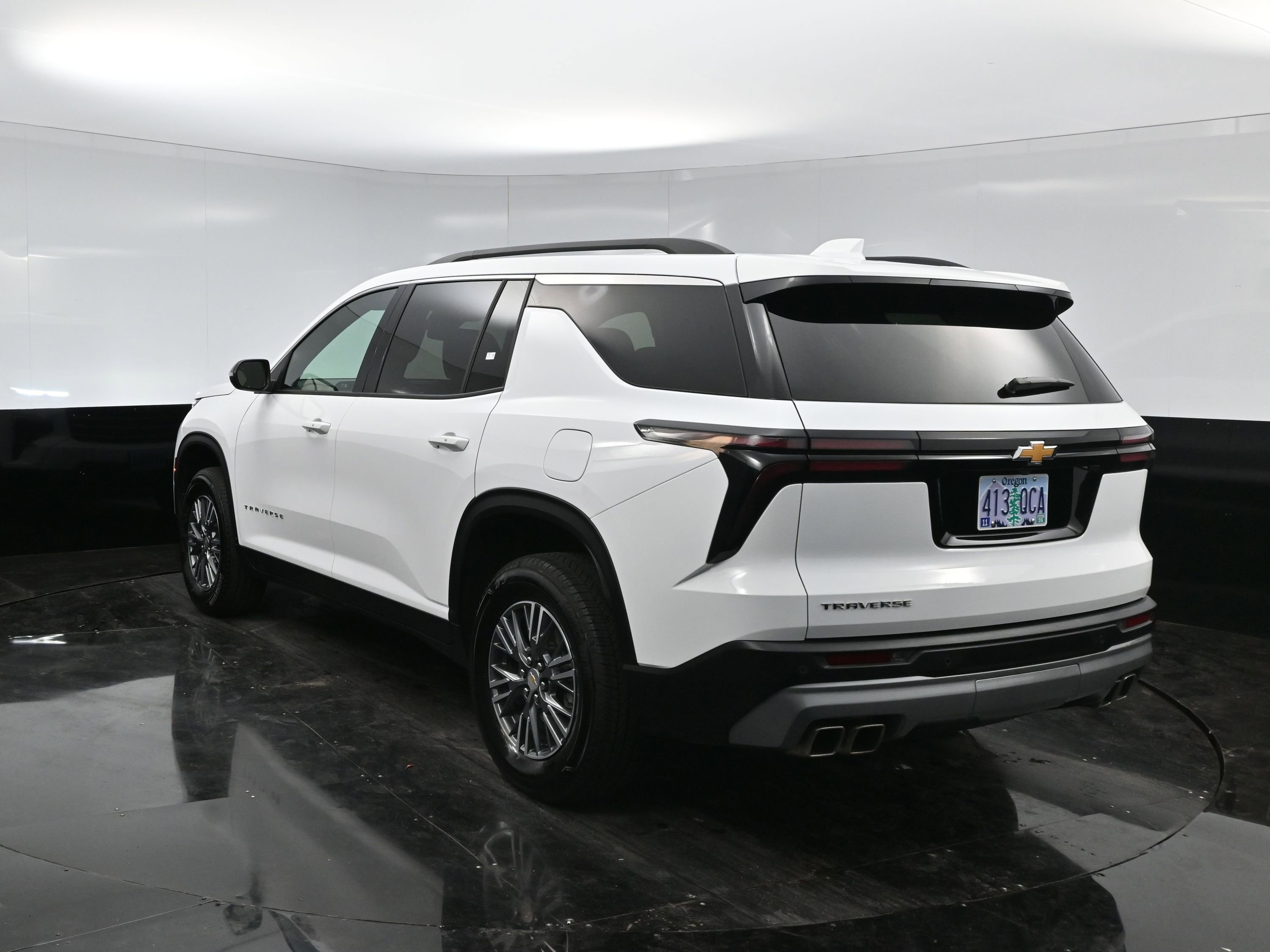 2025 Chevrolet Traverse photo 4