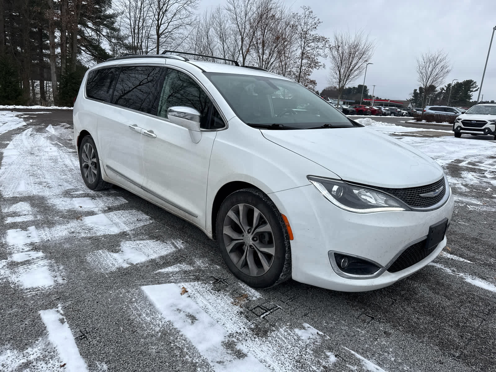 2018 Chrysler Pacifica Limited's photo