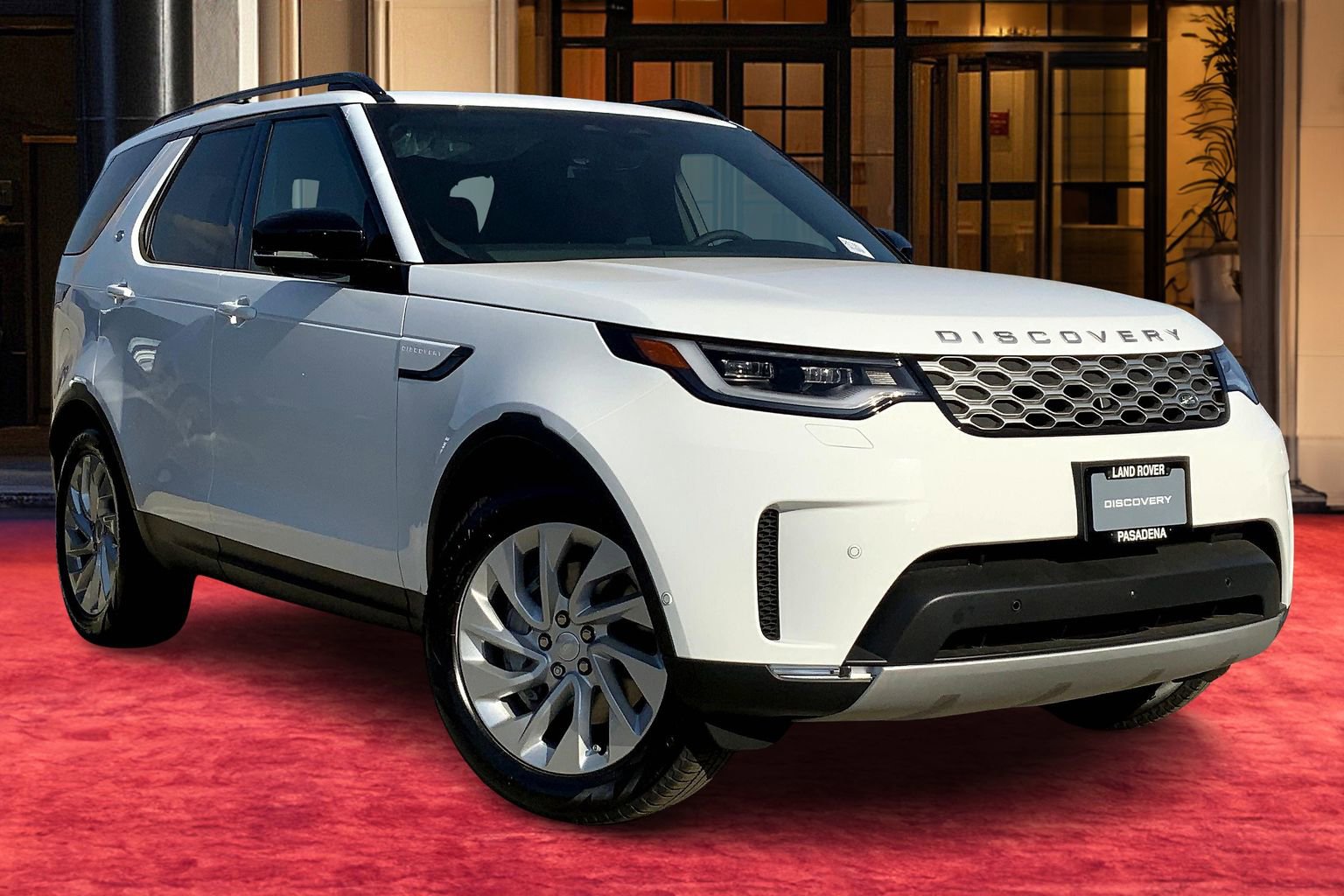 2025 Land Rover Discovery S photo 16