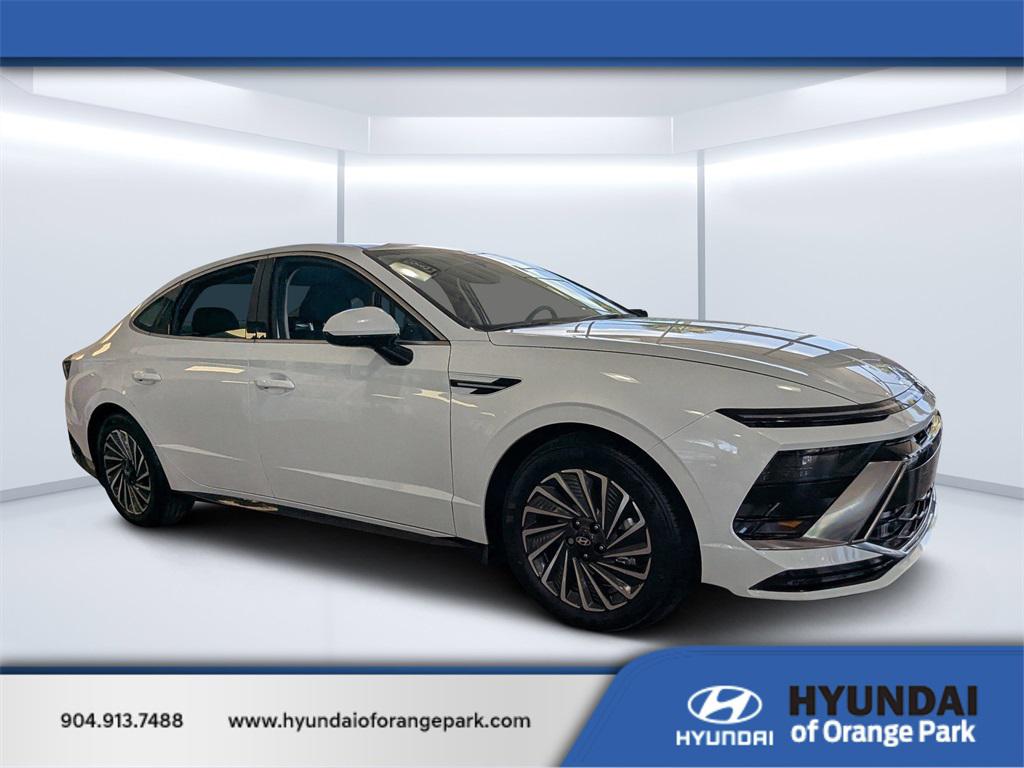 2025 Hyundai Elantra Limited's photo