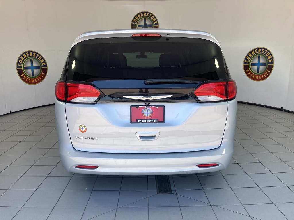 2022 Chrysler Voyager LX photo 16