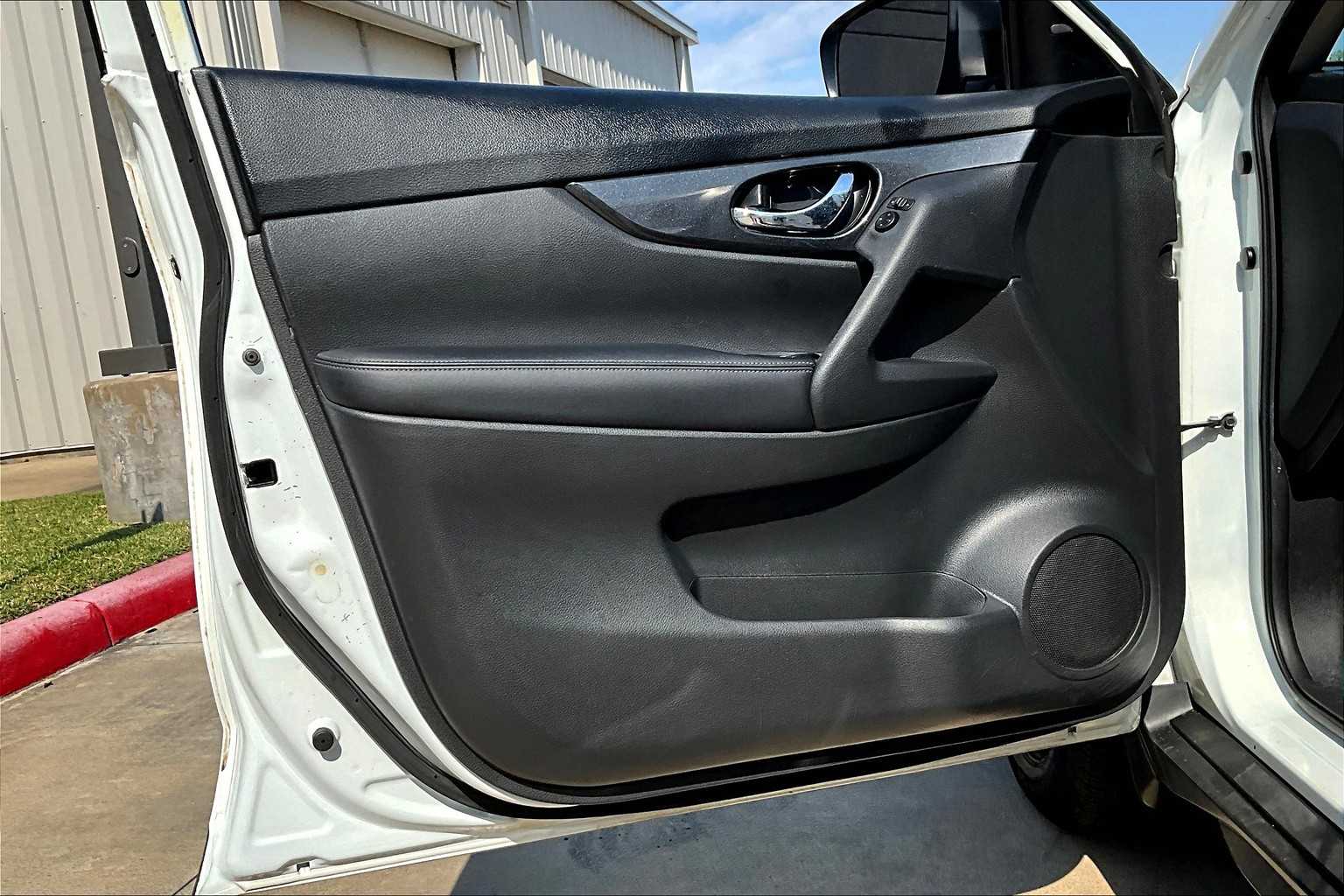 2018 Nissan Rogue S photo 19