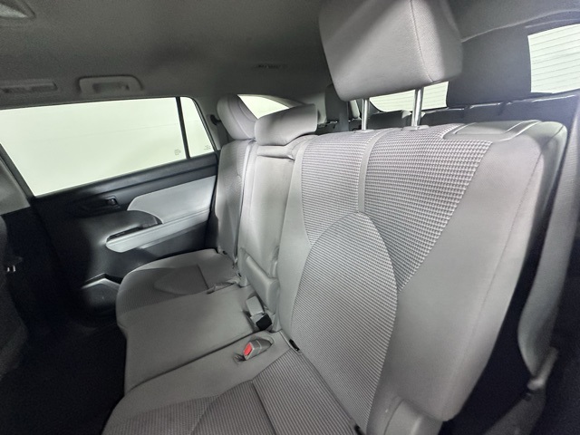 2022 Toyota Highlander LE photo 15