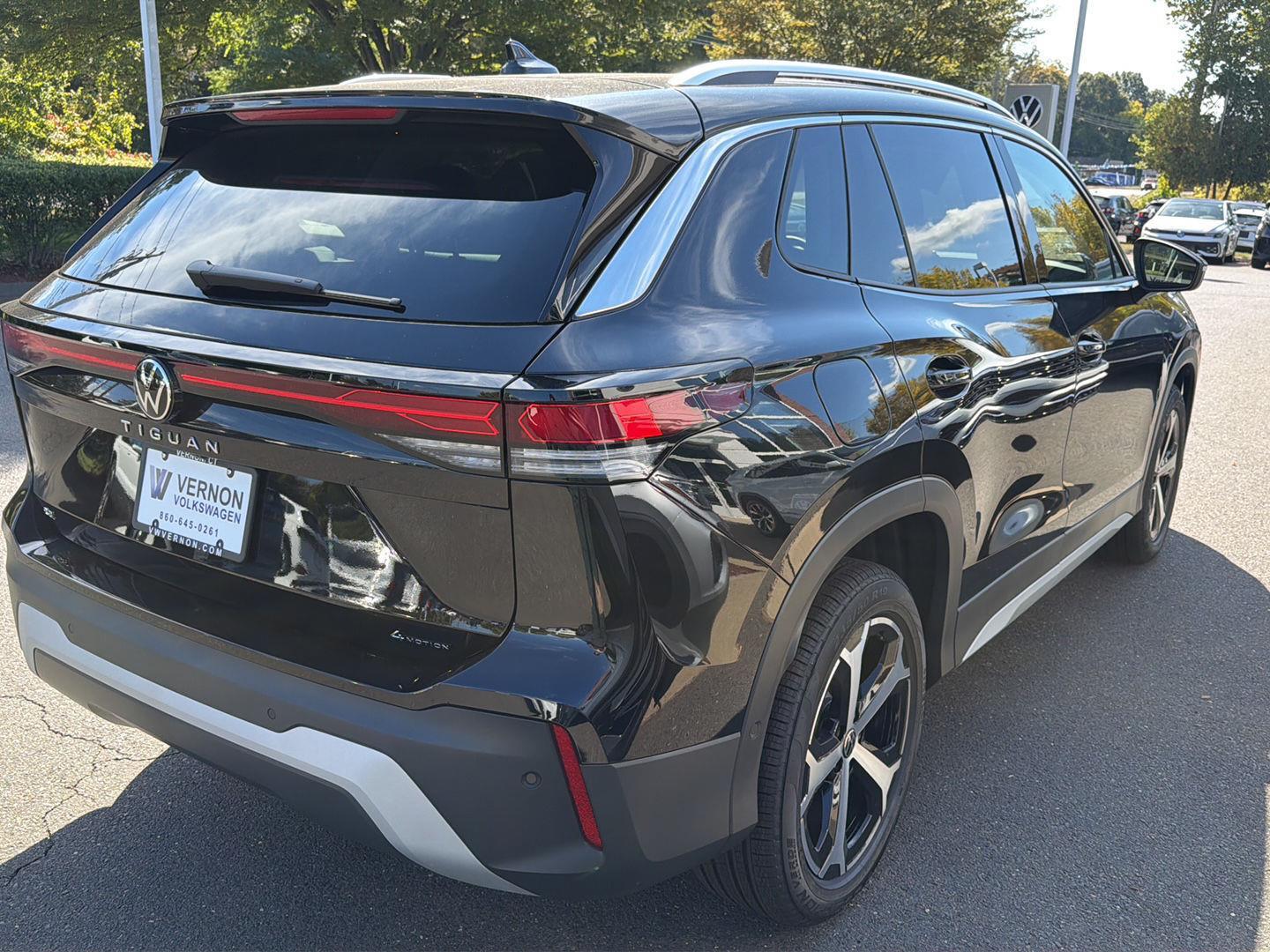 2025 Volkswagen Tiguan SE photo 3