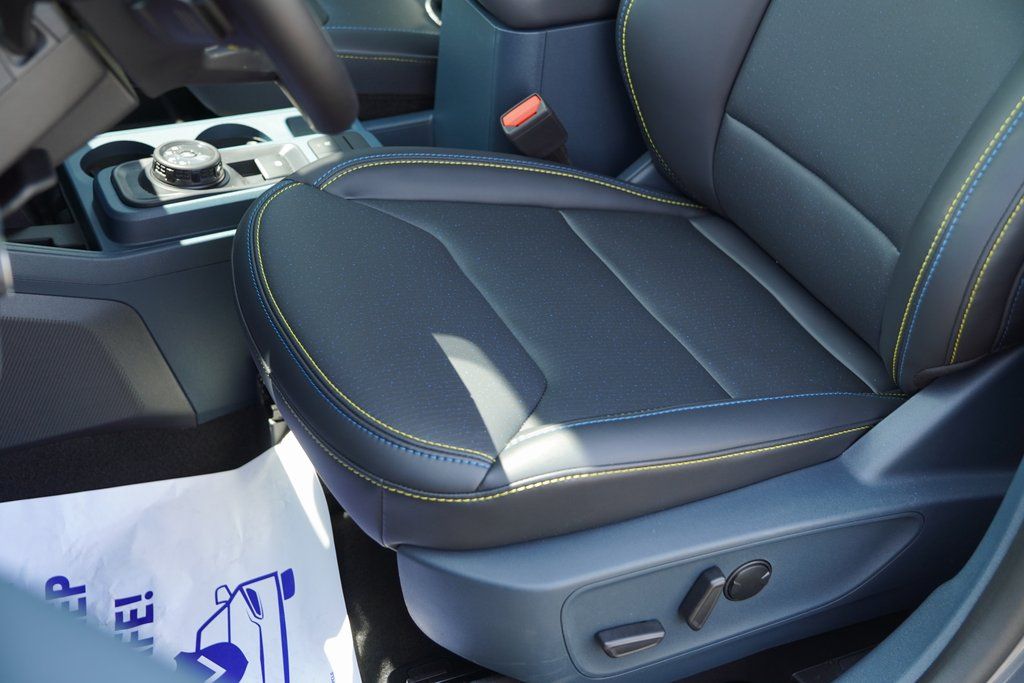 2025 Ford Maverick photo 7